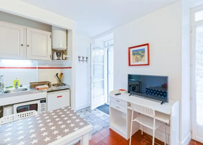 Bellevue מלון דירות 2*